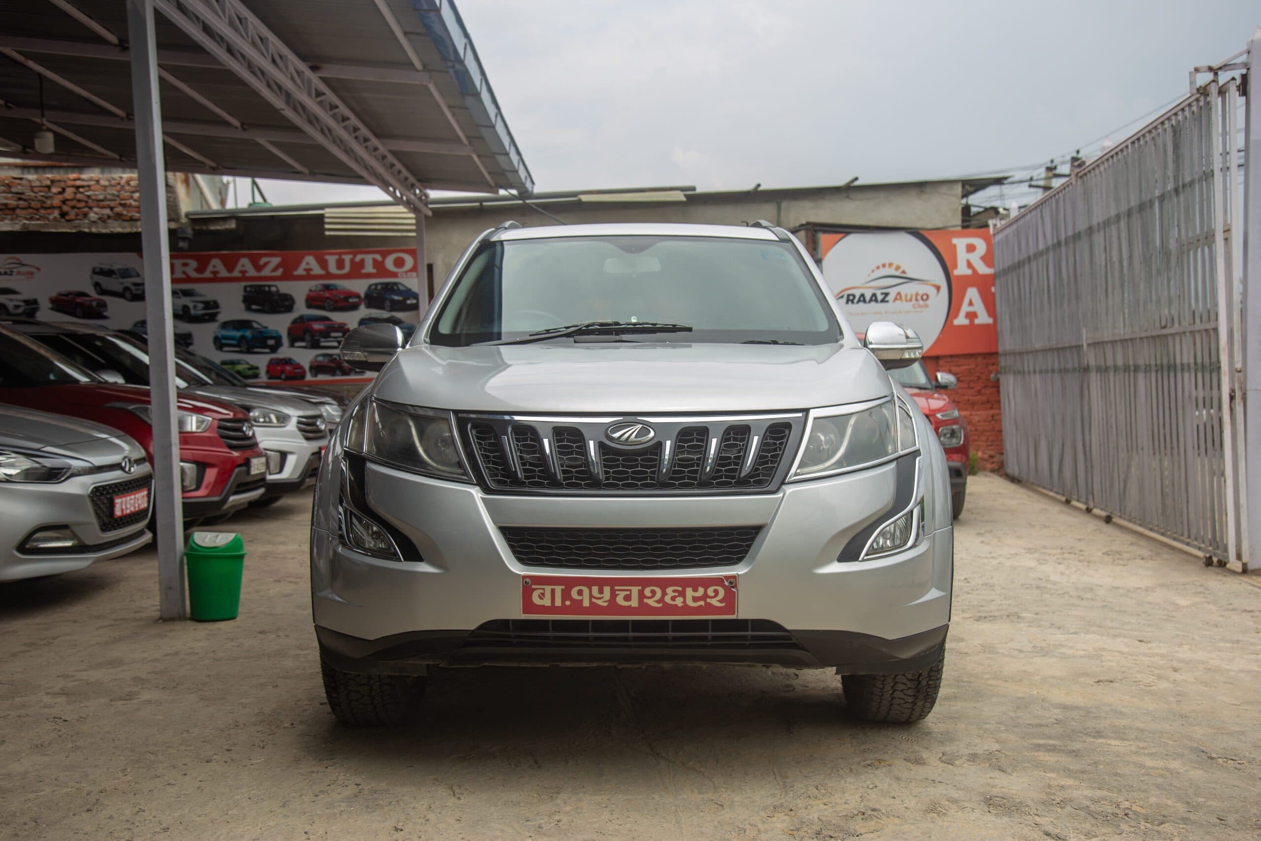 2016 Mahindra XUV 500 W8