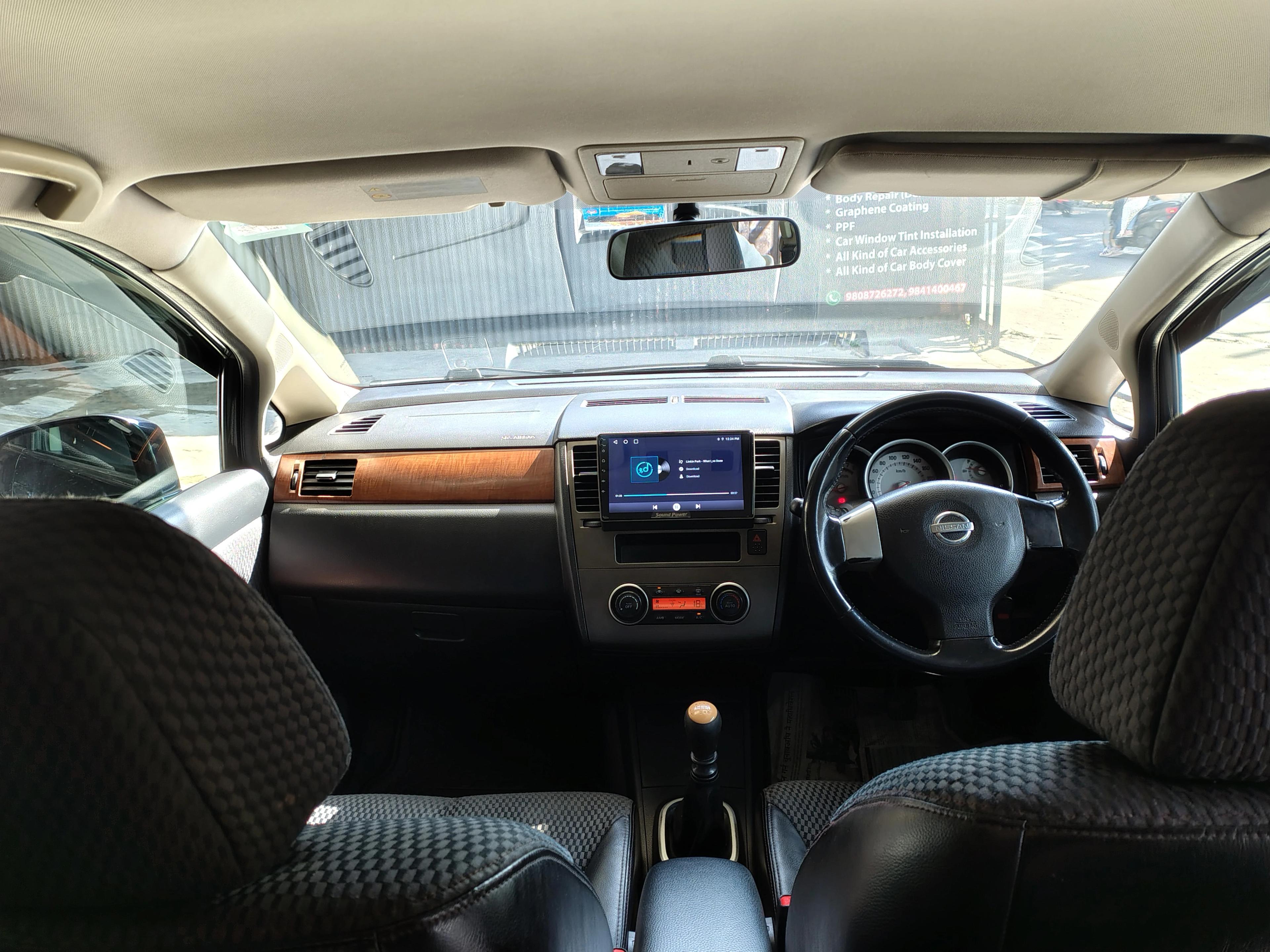Nissan Tiida Sedan 2010-3