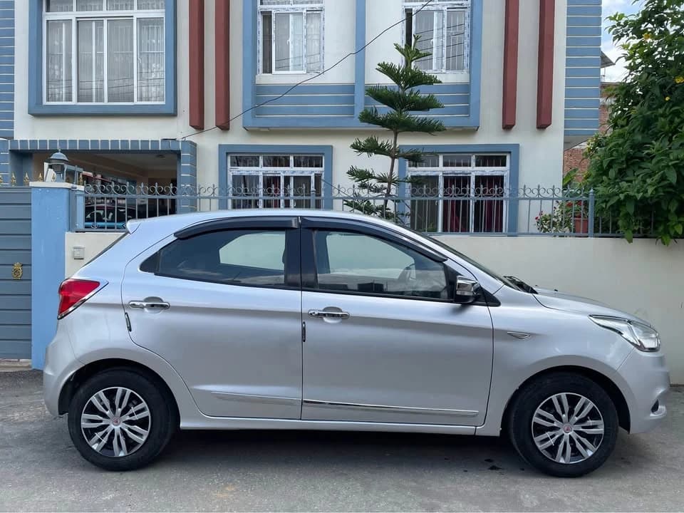 2016 Ford Figo Trend-3