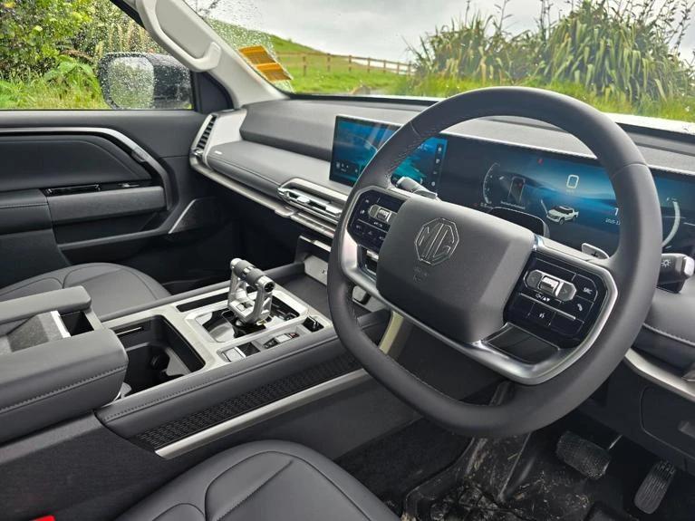 MG U9 EV Luxury-2