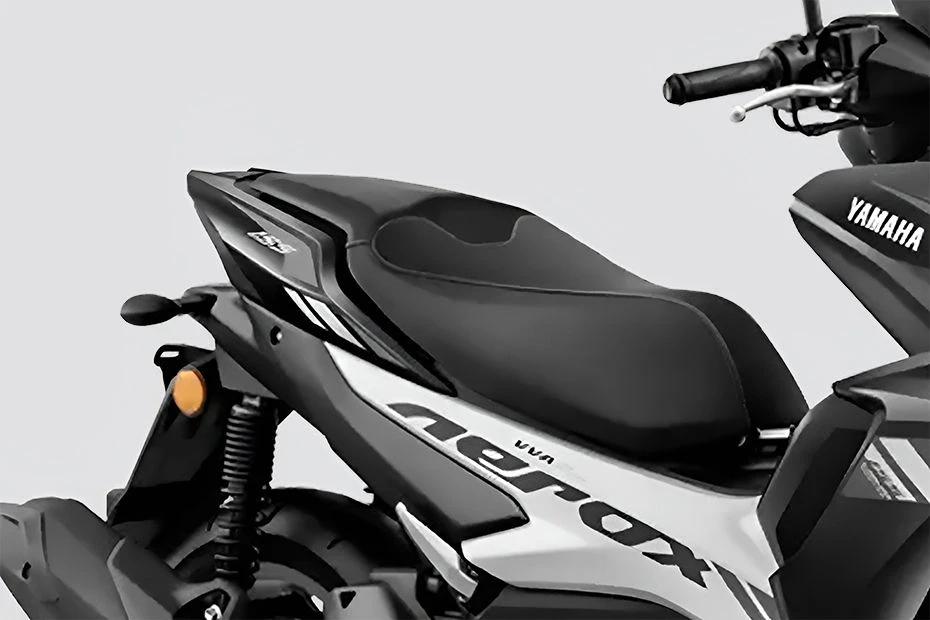 Yamaha Aerox 155 BS6 Metallic Black-3