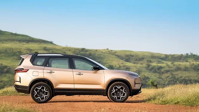 TATA Safari Accomplished +-2
