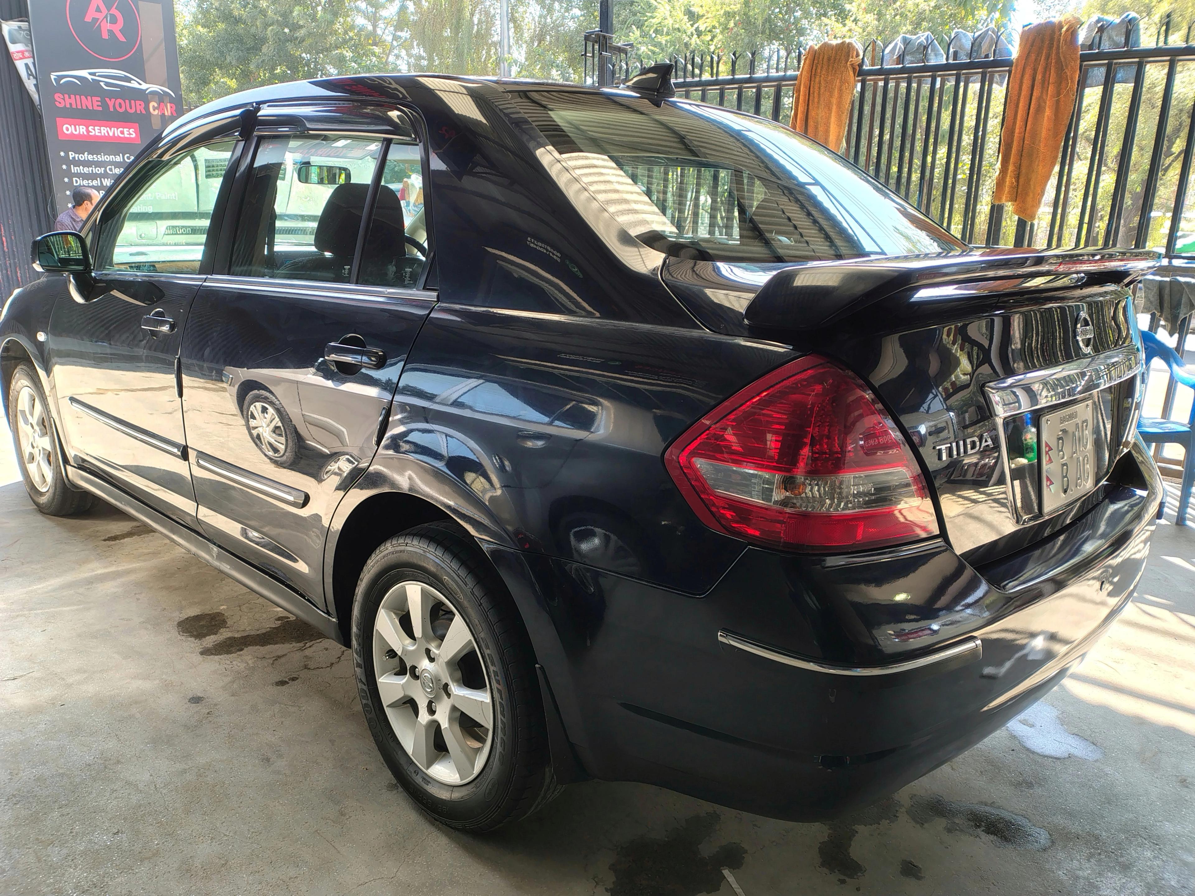 Nissan Tiida Sedan 2010
