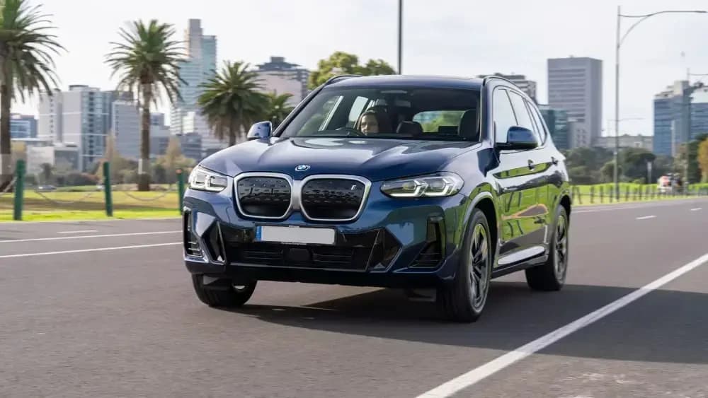 BMW IX3-3