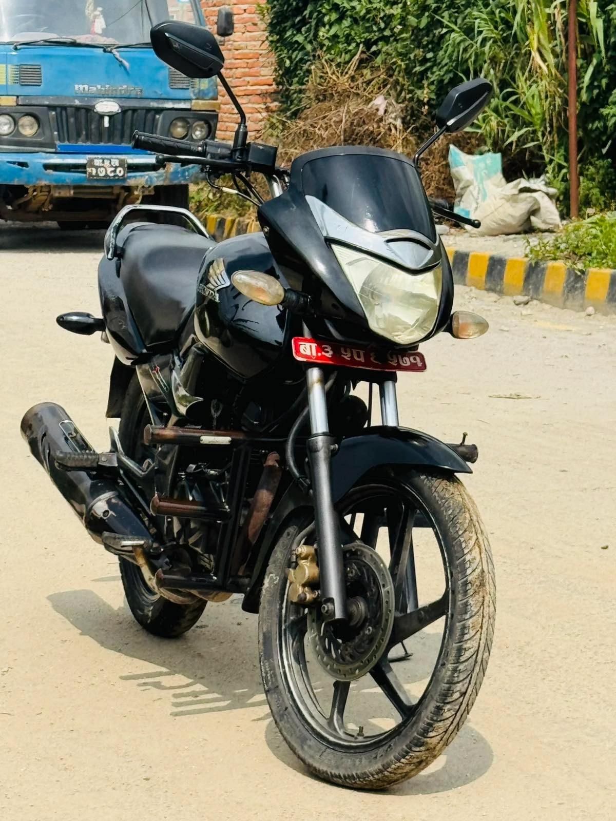 Honda CB Unicorn-1