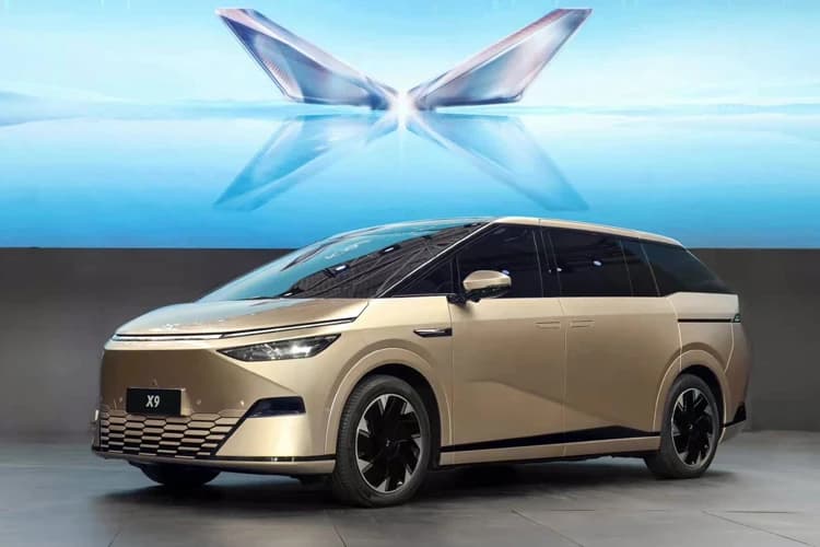 XPeng X9-1