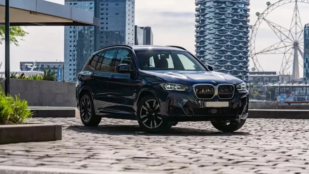 BMW IX3-1