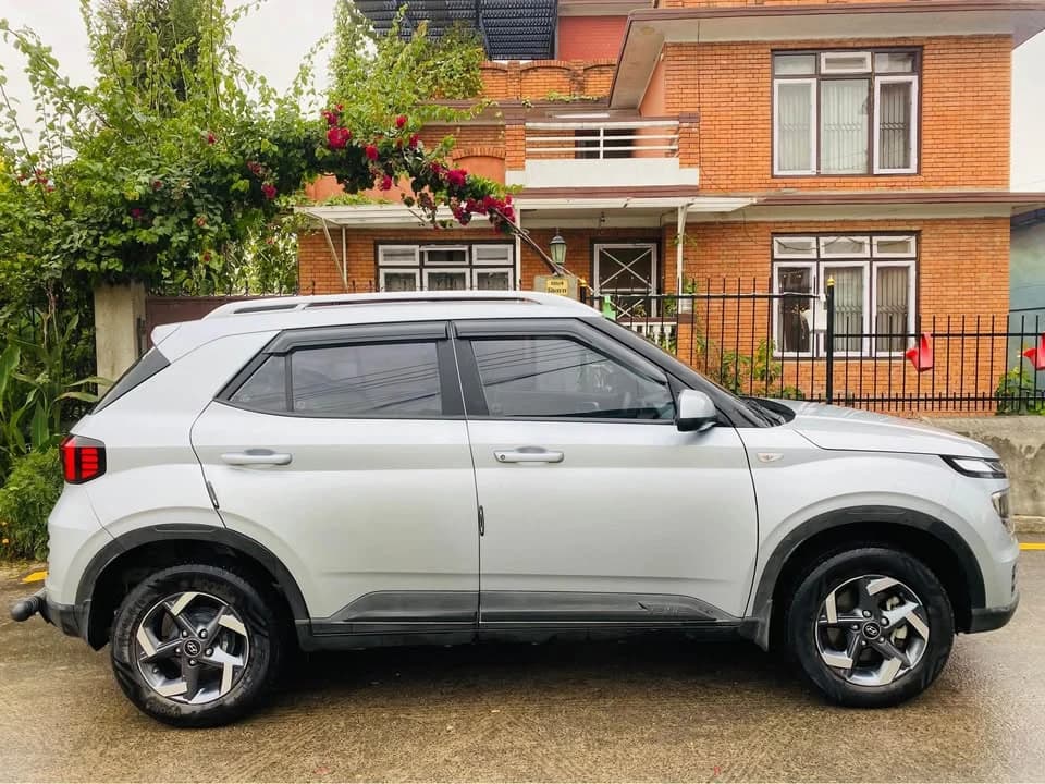 2023 Hyundai Venue S-1