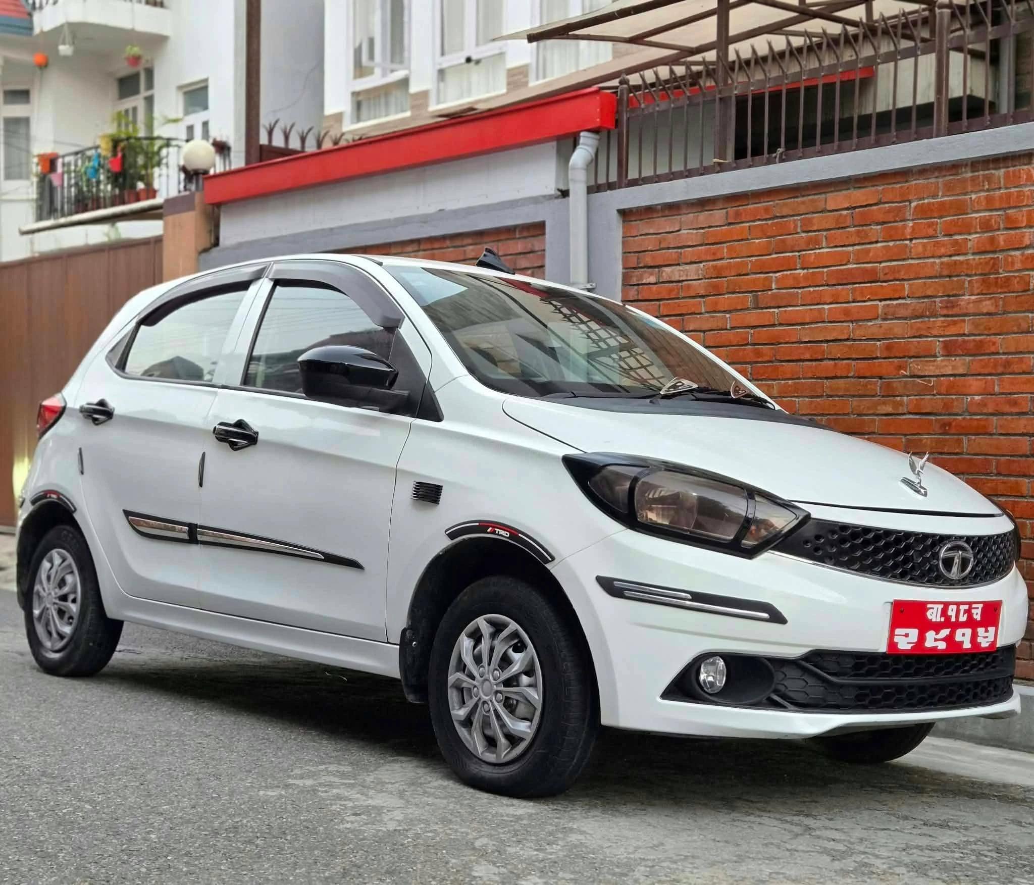 TATA TIAGO XE 2017-1