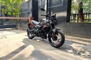 Bajaj Pulsar N150 BS6 Ebony Black-1