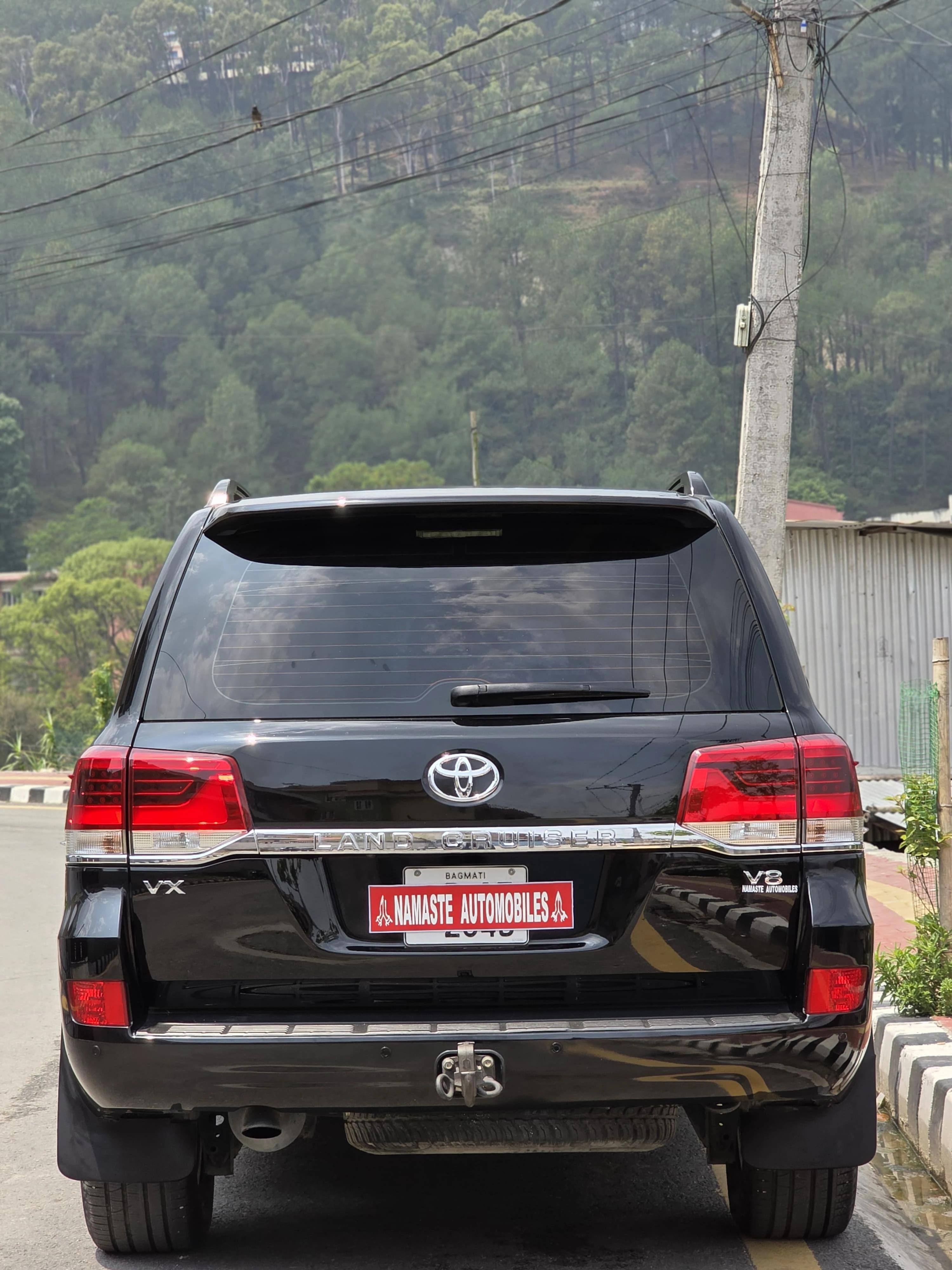 Toyota Land Cruiser 2017-1
