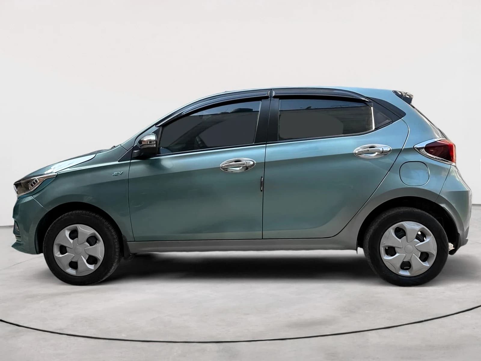 2023 Tata Tiago EV XT Long Range-2