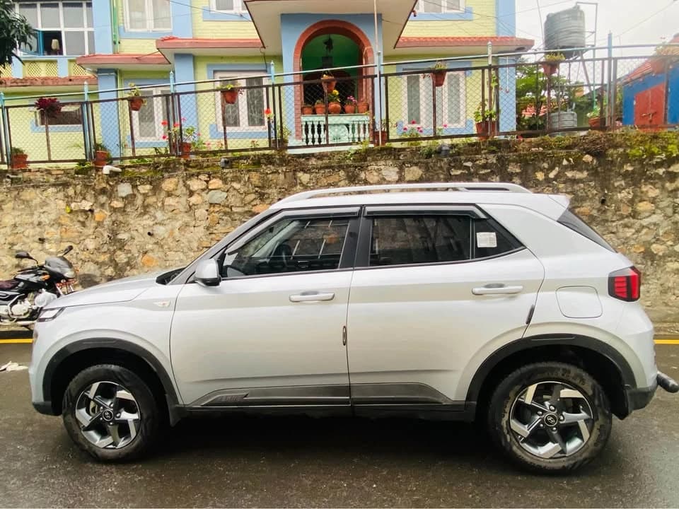 2023 Hyundai Venue S-2