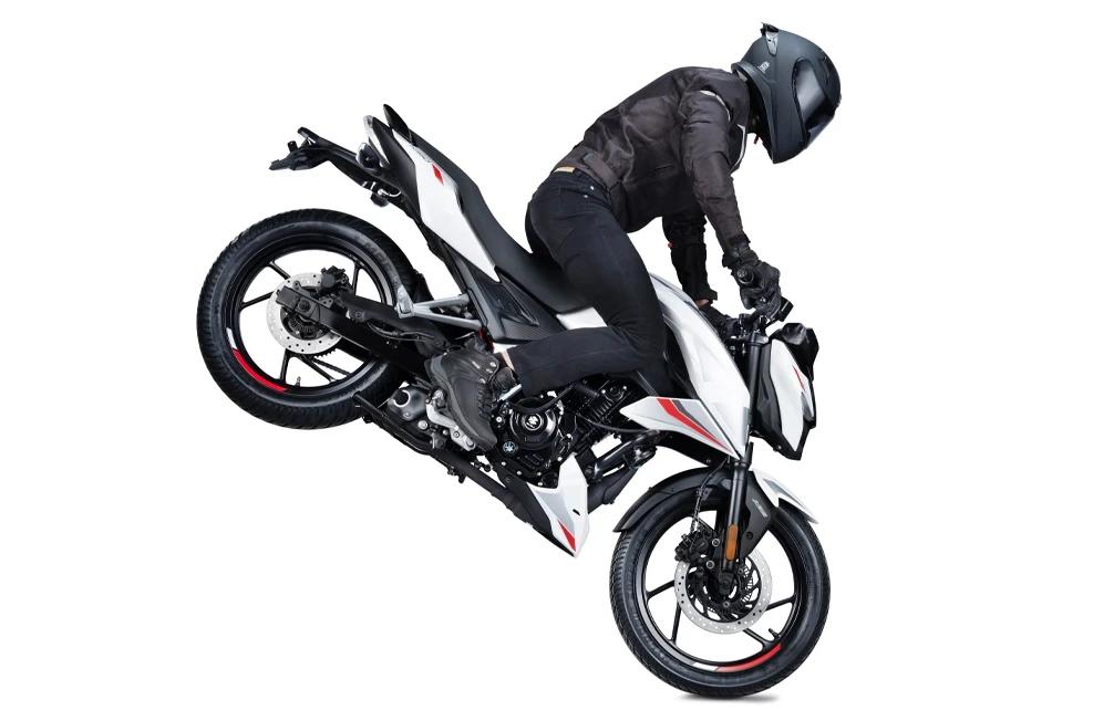 Bajaj Pulsar N150 BS6 Pearl Metallic White-3