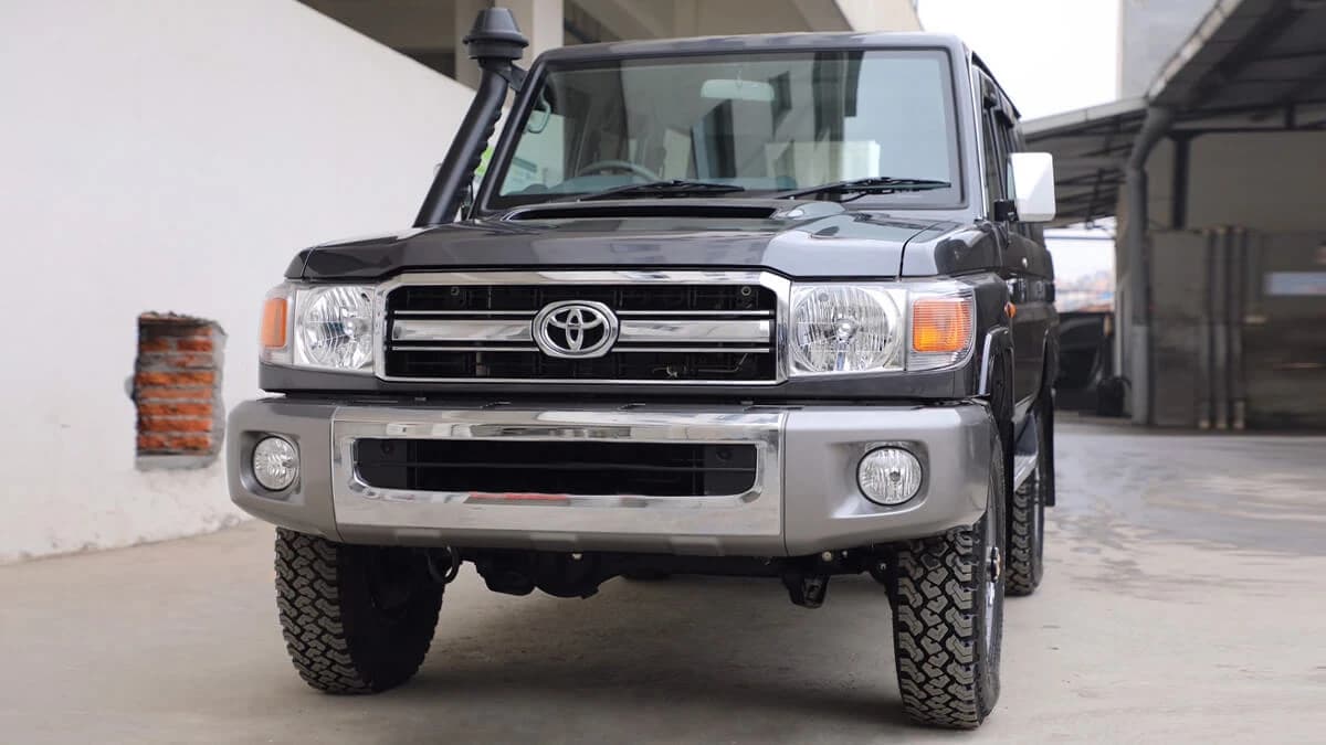Toyota Land Cruiser 70-2