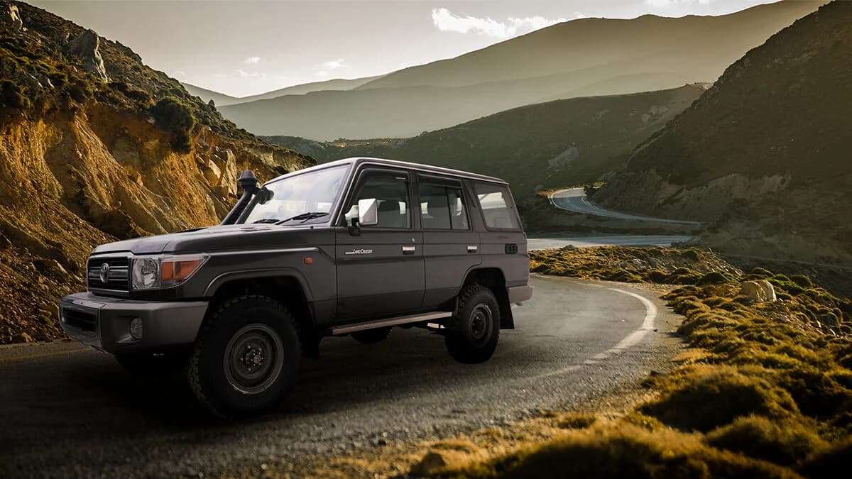 Toyota Land Cruiser 70-1