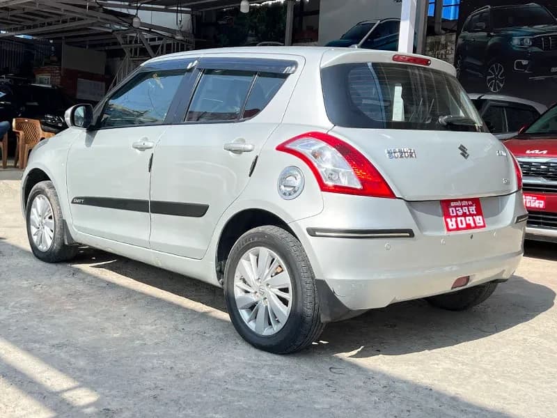 2016 Maruti Suzuki Swift ZXI-2
