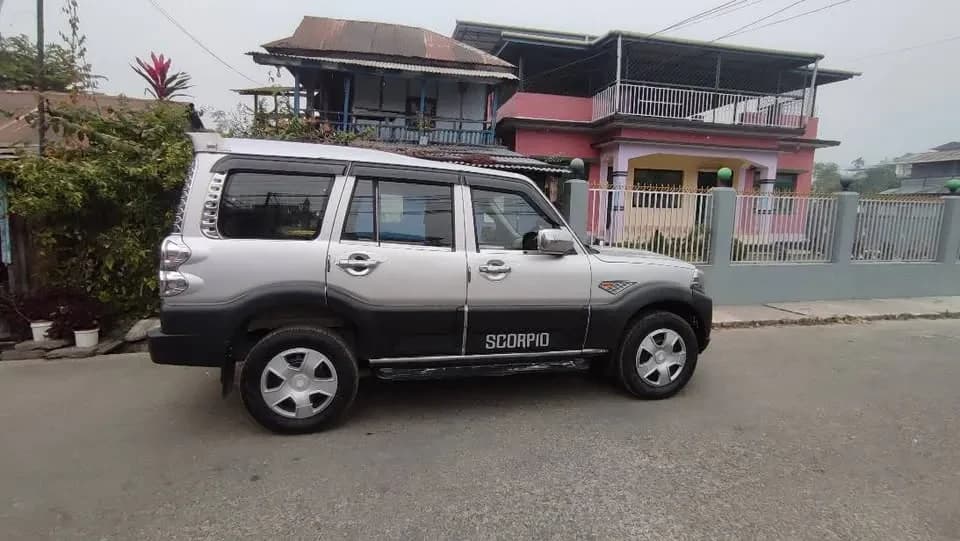 2016 Mahindra Scorpio S4-2