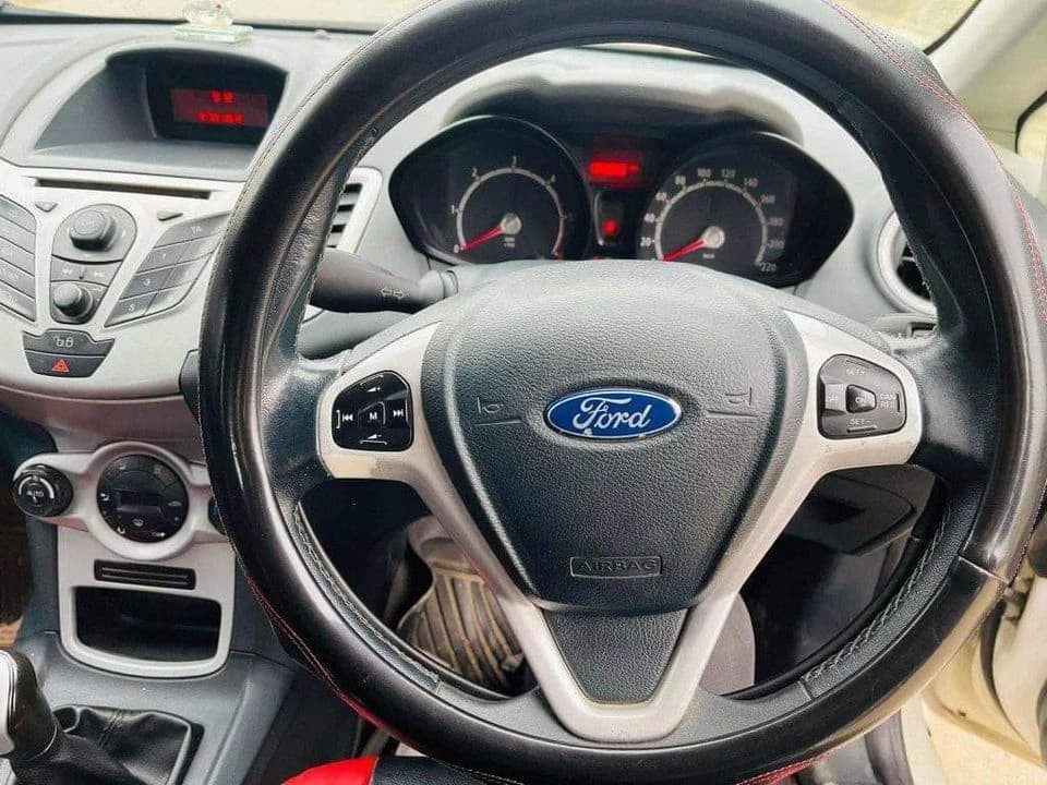 Ford Fiesta 1500cc-3