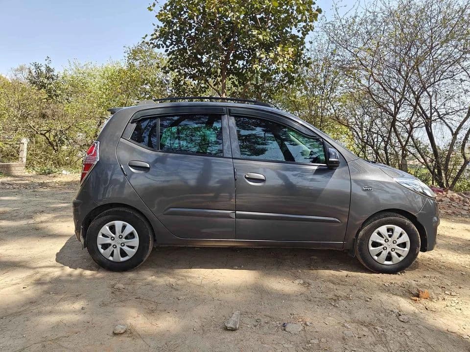 2012 Hyundai i10 Sportz-1