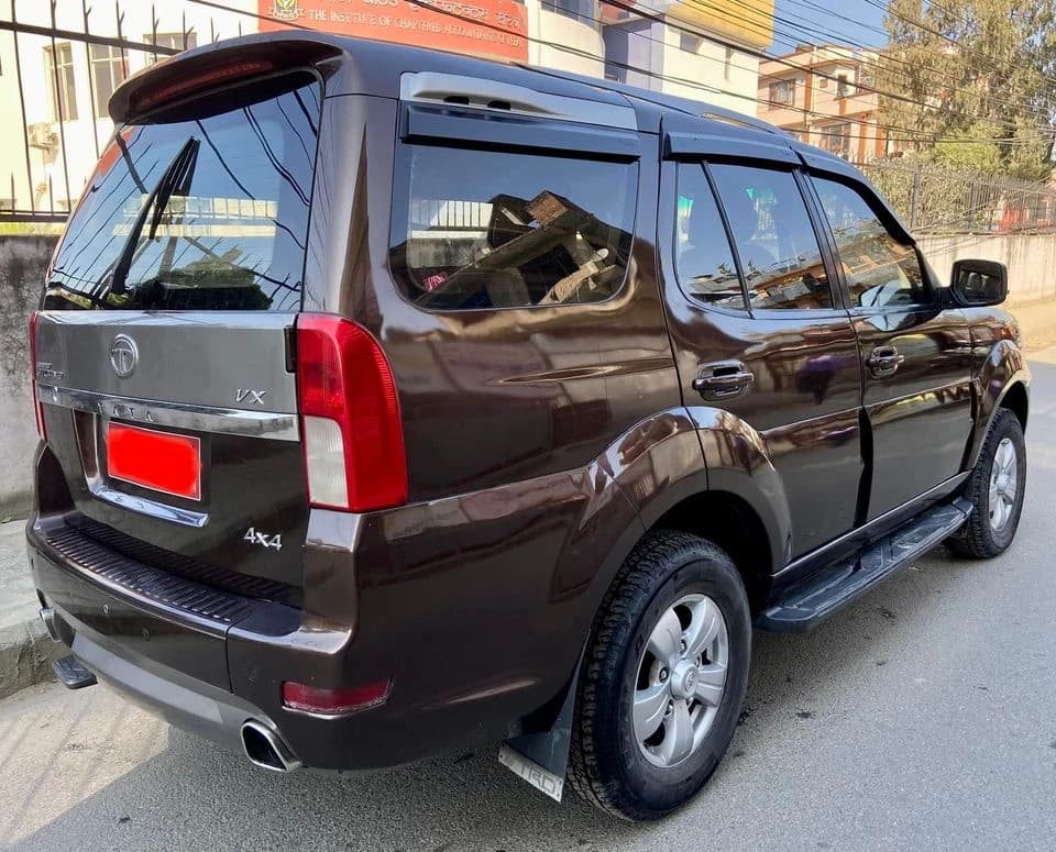 2015 Tata Safari Storme-1