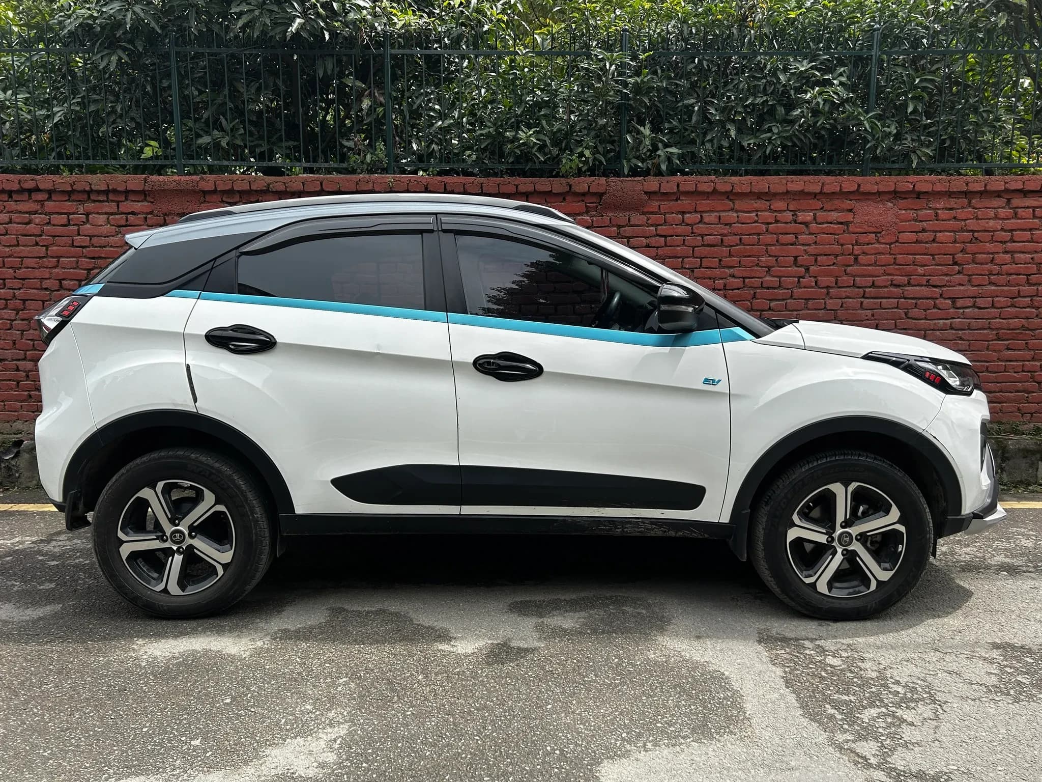 2023 Tata Nexon EV XZ+ LUX-1