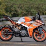 KTM RC 200 Right View