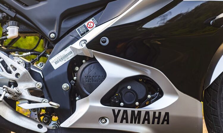 Yamaha R15 M Engine